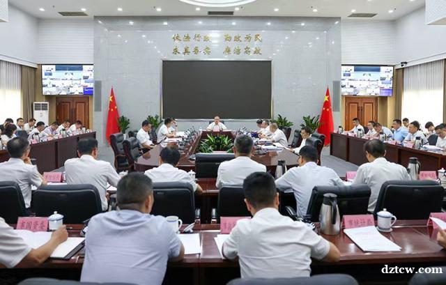 达州市第五届人民政府第106次常务会议召开